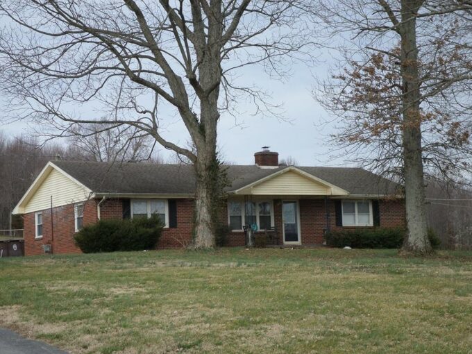 6725 Old Lebanon Road – Campbellsville